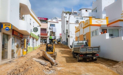 OBRAS DE REQUALIFICAÇÃO NAS RUAS ALVES CORREIA E FERREIRA DE CASTRO NA BAIXA DE ALBUFEIRA