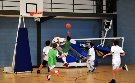 Escola Sócio Desportiva da Fundação Real Madrid promove integração de uma centena de crianças