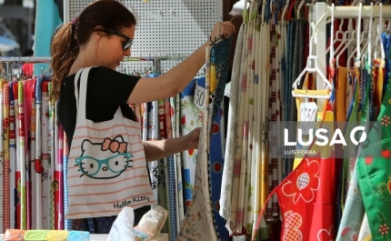 Comércio local e cabeleireiros retomam na segunda-feira e restaurantes em 18 de maio