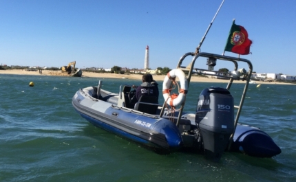 Remoção e destruição do veleiro «Bynuana» na ilha da Culatra