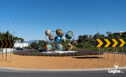 Escultura na Rotunda da Nobel International School enriquece espaço público de Lagoa  