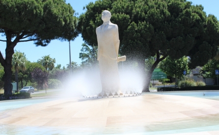 Vilamoura com Fonte Cupertino Miranda renovada  