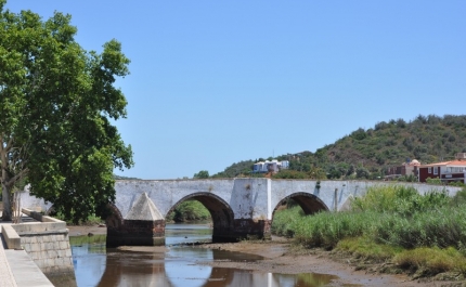 Ponte de Silves encerrada por risco de colapso iminente