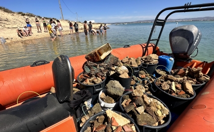 MAIS DE 10 TONELADAS DE ENTULHO REMOVIDAS DA RIA FORMOSA