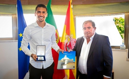 ANDRÉ PAULO - GUARDA-REDES DO SPORTING HOMENAGEADO PELO PRESIDENTE DO MUNICÍPIO DE ALBUFEIRA