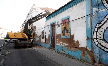 Já teve início a demolição de casas no Largo 1º de Dezembro visando novo corredor rodoviário