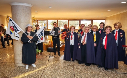 GRUPOS DE JANEIRAS DO CONCELHO DE ALBUFEIRA CANTARAM OS REIS AO EXECUTIVO E AOS FUNCIONÁRIOS DO MUNICÍPIO  