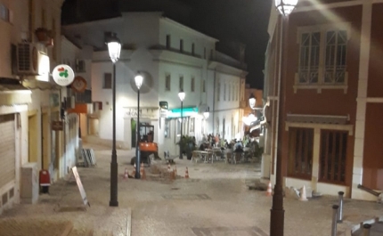 MUNICÍPIO DE SILVES CONCLUIU A SUBSTITUIÇÃO DA ILUMINAÇÃO PÚBLICA NA BAIXA DA CIDADE DE SILVES 