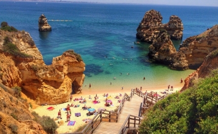 Levantada interdição de ida a banhos na praia do Camilo em Lagos