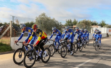 A melhor equipa do mundo do ciclismo 2018, a belga Deceuninck-Quick Step, escolheu Lagoa para estagiar 