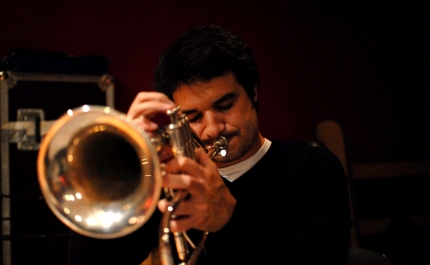 Gonçalo Marques apresenta novo disco acompanhado por Jacob Sacks no Cine-Teatro Louletano