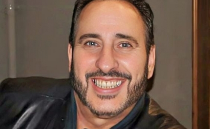 Alcoutim recebe exposição «Entre Miradas y Silencio», do pintor onubense José Carlos Magro