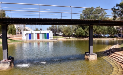 Lago do Jardim das Comunidades em Almancil ganha nova vida depois da limpeza profunda