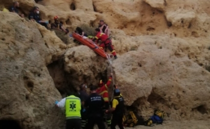 Resgatado jovem de 17 anos após queda numa escarpa no Algar Seco em Lagoa