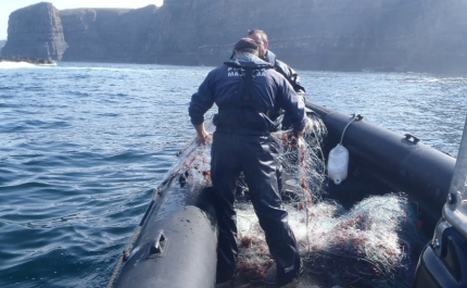 Polícia Marítima apreende arte de pesca com 450 metros de comprimento