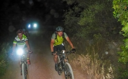 O primeiro passeio de BTT noturno desta temporada foi em Benafim