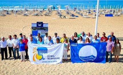 ALBUFEIRA HASTEOU BANDEIRAS AZUIS E DE PRAIAS ACESSÍVEIS