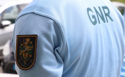 Doze pessoas identificadas pela GNR após alerta de desembarque em Aljezur