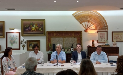 Nuno Melo em Loulé junto dos produtores de alfarroba para perceber o impacto da inflação