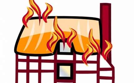 Edifício destruído por incêndio no centro de Lagos sem risco de ruir