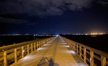 Passadiço de acesso à Praia de Faro tem nova iluminação