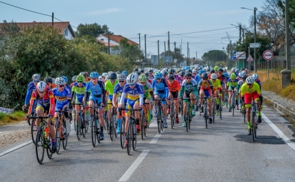 Pelotão júnior mede forças no Algarve