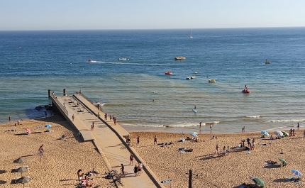 Praia dos Pescadores em Albufeira interditada a banhos