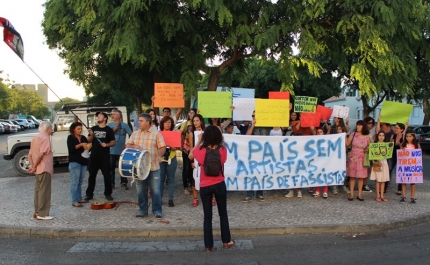 Eleições: Coligação PSD/CDS-PP recebida em Faro com protesto