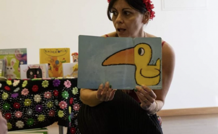 FORMAÇÃO E SESSÃO NARRATIVA PARA BEBÉS POR ANDREIA SALGUEIRO NA BIBLIOTECA DE LOULÉ