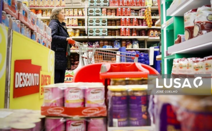 Covid-19: Governo diz que há «retoma de normalidade» na afluência aos supermercados