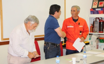 Câmara de Alcoutim doa aos Bombeiros equipamento de proteção no combate a incêndios 