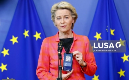 Covid-19: Von der Leyen é a primeira a testar em Portugal aplicação dos certificados digitais