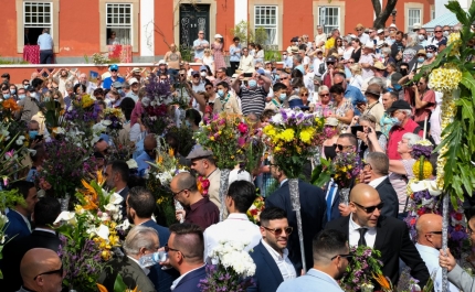 TAPETES FLORIDOS REGRESSAM ÀS RUAS DE SÃO BRÁS DE ALPORTEL NO DOMINGO DE PÁSCOA