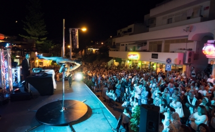 Lagoa abre os eventos de verão com a «Noite Black & White» em Carvoeiro