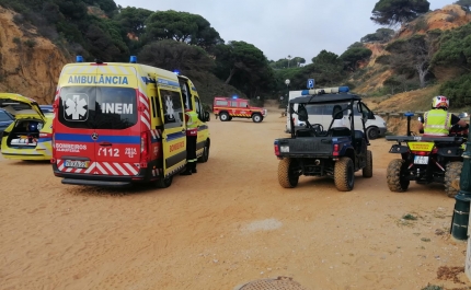 Queda acidental na praia da Falésia causa um ferido