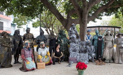 As «Estátuas Vivas de Natal» são uma marca de dezembro em Lagoa