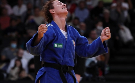 Judoca Bárbara Timo conquista ouro nos -63kg no Grand Slam de Paris