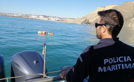 Embarcação de recreio naufragou ao largo da Praia da Luz em Lagos