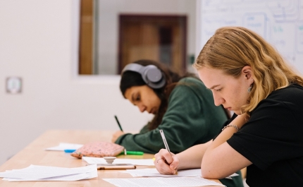 Valor das propinas no ensino superior deve ter por base critérios socioeconómicos