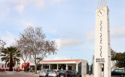 Município de Albufeira abre concursos para exploração de bancas e lojas no mercado de areias de São João