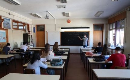 Vagas permitem que mais de 11.500 professores subam ao 5º e 7º escalões