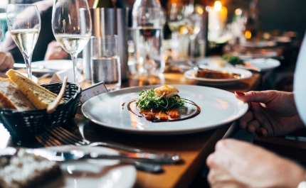 Restaurantes e cafés podem funcionar até às 22:30 já a partir deste fim de semana