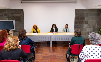 BIBLIOTECA MUNICIPAL ACOLHE PALESTRA  SOBRE ABUSO SEXUAL DE CRIANÇAS E JOVENS