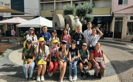 Jovens ucranianos participam durante três semanas num campo  de férias em Portimão
