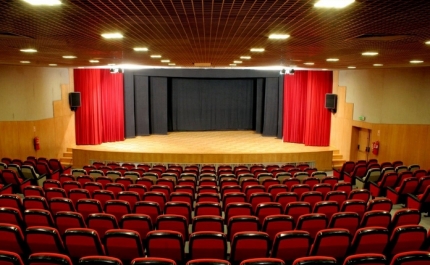 A AZUL – REDE DE TEATROS DO ALGARVE LANÇA CONCURSO PARA PRODUÇÃO ORIGINAL   