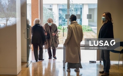 Covid-19: Todas as pessoas com mais de 80 anos incluídas na 1.ª fase do plano de vacinação