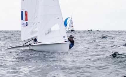 Boas condições de vento marcaram o arranque Campeonato do Mundo da classe 470 em Vilamoura