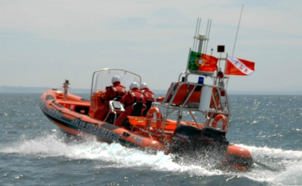 Estação Salva-vidas do ISN de Sagres resgata praticantes de Caiaque