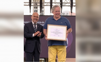 Miguel Esteves Cardoso feliz por receber em Loulé primeiro prémio de uma grande carreira