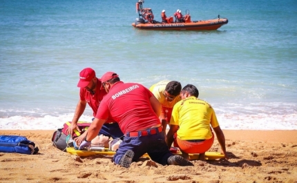 ÉPOCA BALNEAR DE ALBUFEIRA ARRANCOU ESTA QUINTA-FEIRA COM DEMONSTRAÇÃO DE MEIOS E SIMULAÇÃO DE SALVAMENTO 